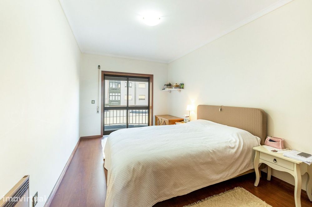 Apartamento T3 a 2 Minutos da Praia com Box Fechada e Churrasqueira em