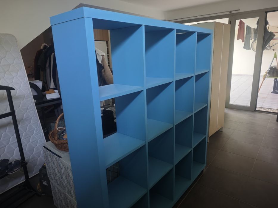 Estante Divisória Moderna Azul – Grande Capacidade e Design Funcional