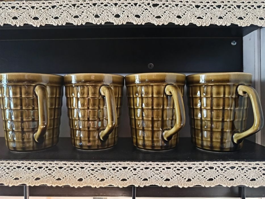 Kubek zielono - oliwkowy z Pruszkowa