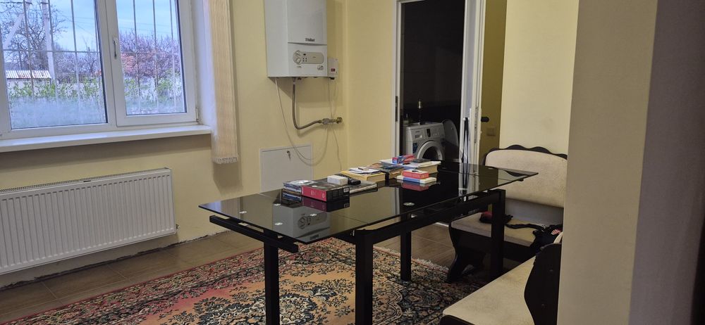 Продам два дома.