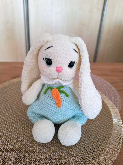 Królik, maskotka, handmade na szydełku.