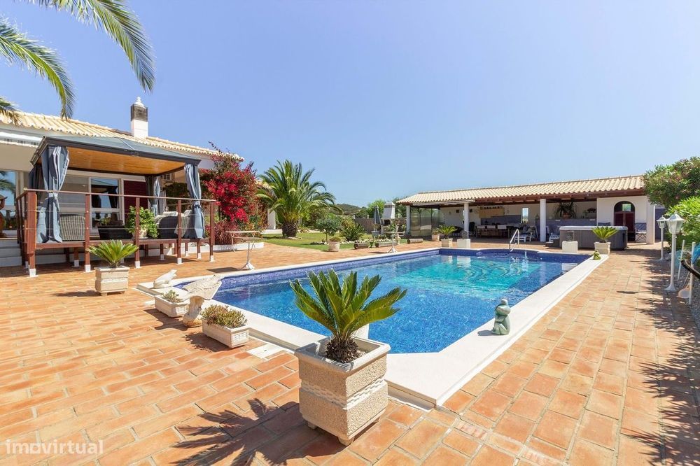 Moradia Térrea De 4 Quartos Com Piscina E 3,6 Hectares De Terreno