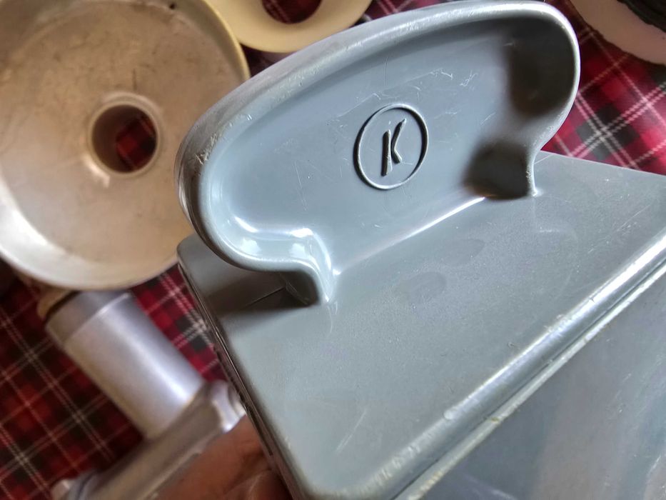 Batedeira Kenwood com todos os acessórios de origem