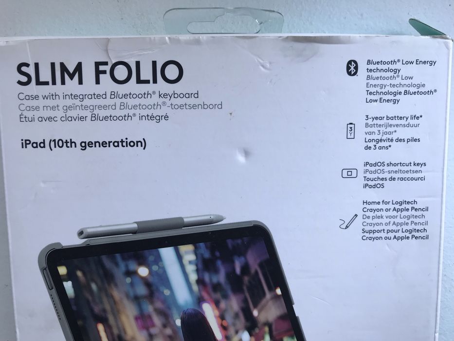 Чохол-клавіатура Logitech Slim Folio для iPad 10th Gen (10.9"). Практично новий!