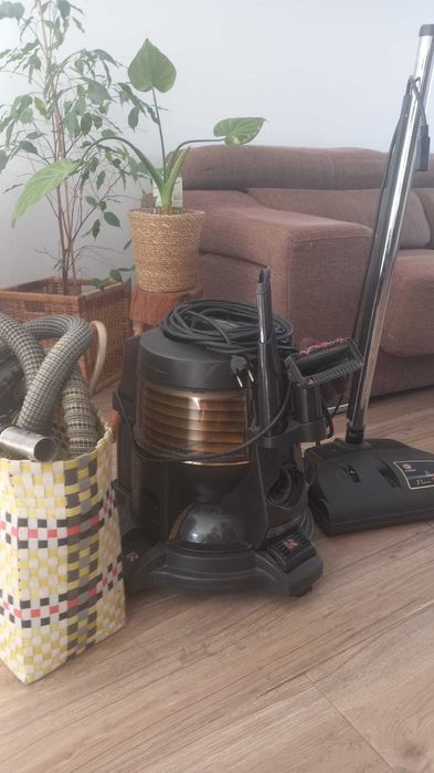 Old Computer Monitor64286333185154123