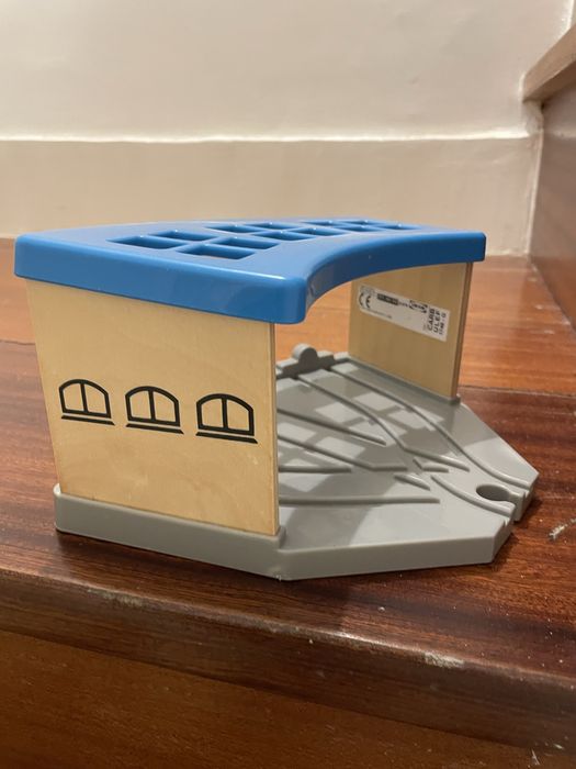 Conjunto de peças de comboios de madeira