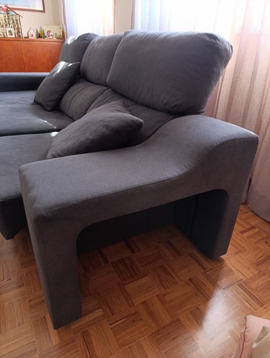 Sofá Chaise Longue cinzento  com encosto rebatível,com arrumação, 2 pu