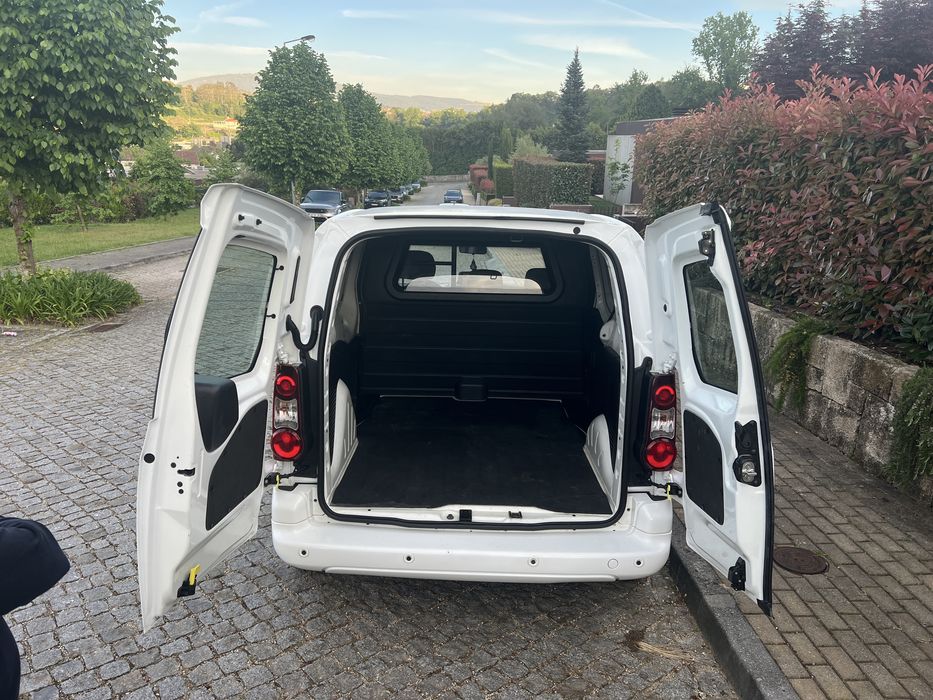 Peugeot Partner 1.6HDI 90cv ( 3 Lugares )
