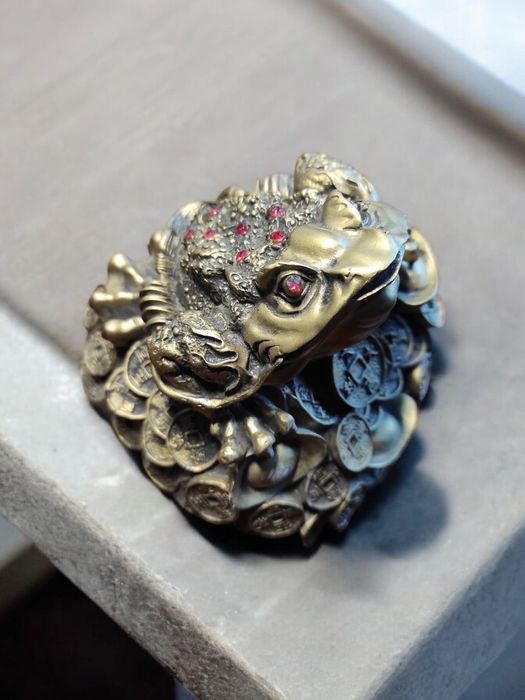 Статуэтка большая денежная трехлапая жаба Сань Чу