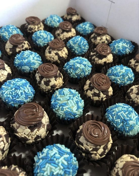 Bolos e brigadeiros Doce de Menino