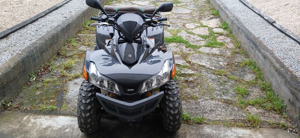 Vendo Moto 4 Sym QuadLander 300S em muito bom estado.