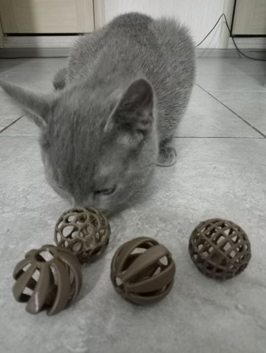 Іграшки для котів