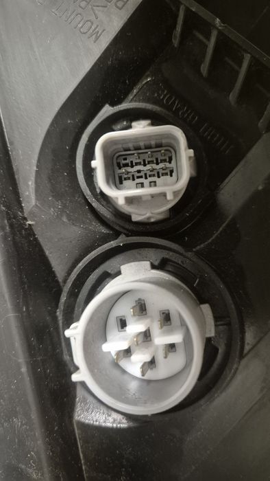 Lampa przednia Lewa MAZDA CX5 II LED wersja na czarny silniczek 12 pin