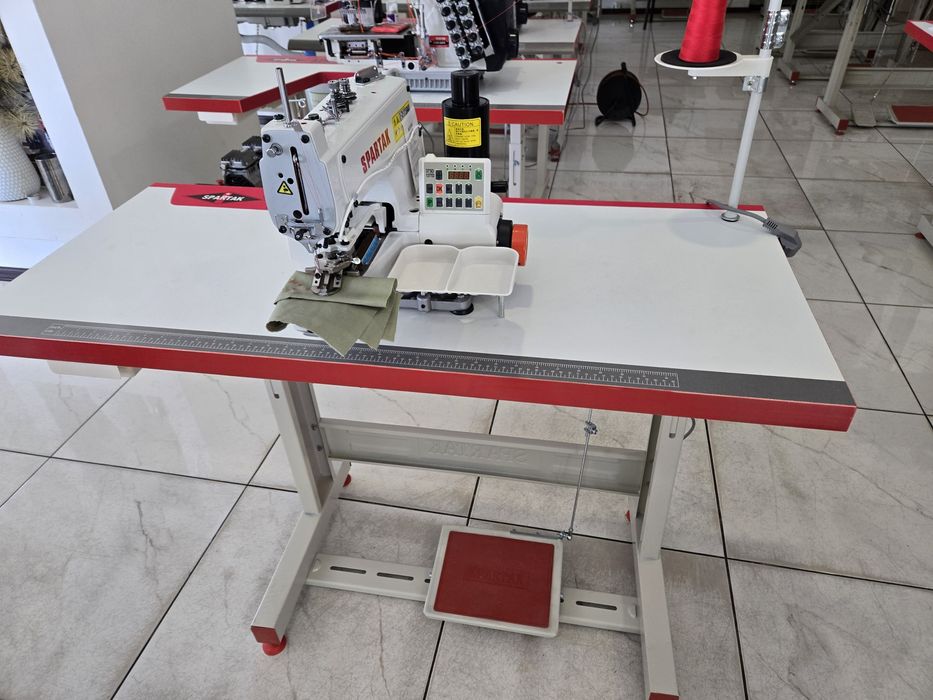 Пуговичная швейная машина