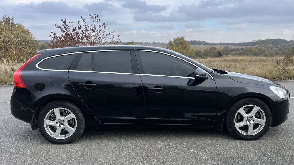 Автомобіль Volvo V60