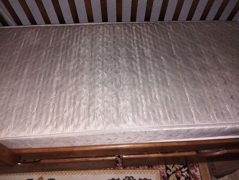 Продам двоповерхове ліжко