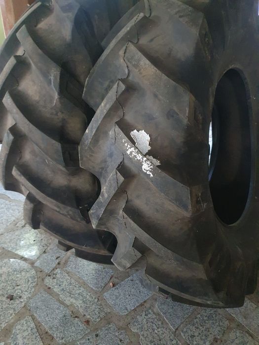 Pneus agricolas novos