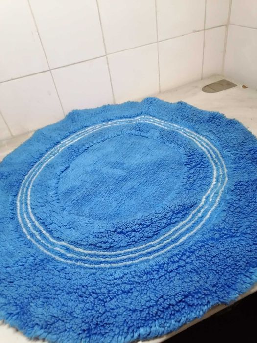 tapete de w.c. em muito bom estado