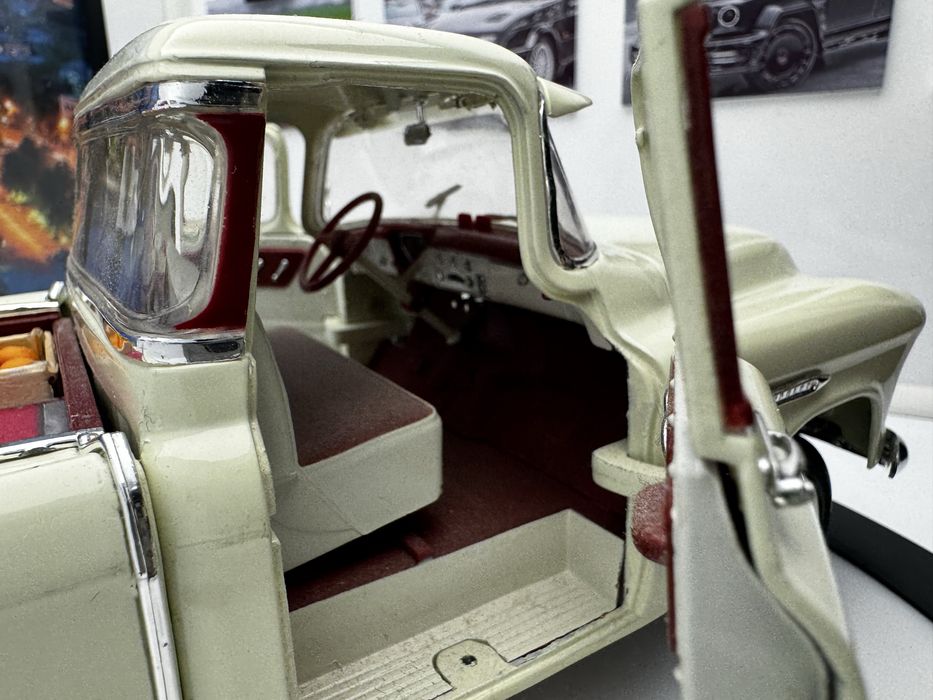 Chevrolet Pickup  3100 мастшаб 1:18