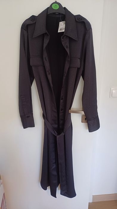 Vestido camiseiro acetinado da Mango (novo)-M