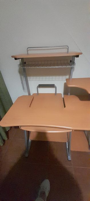 Secretária espaçosa