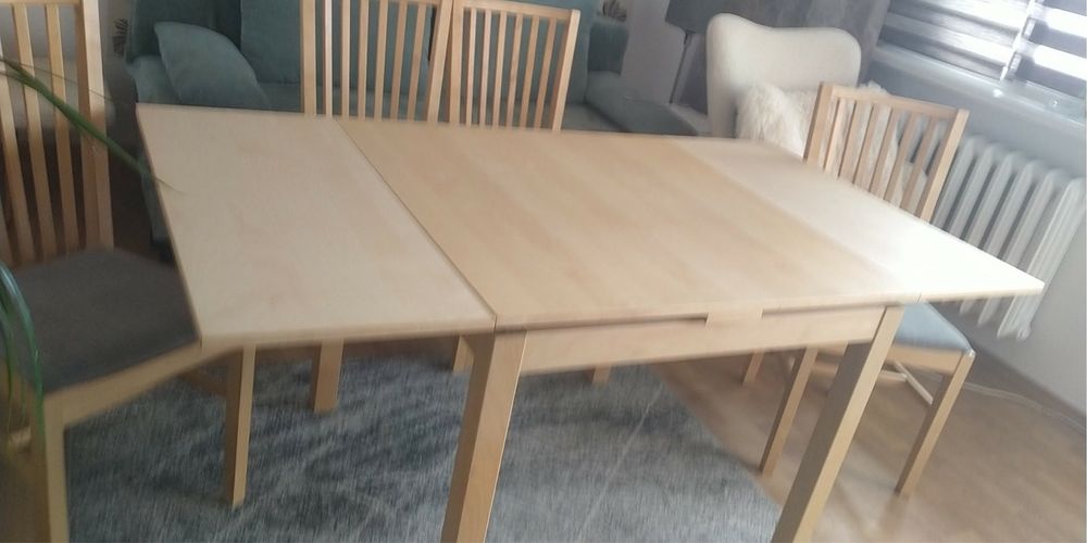 Zestaw 4 krzesła oraz stół rozkładany