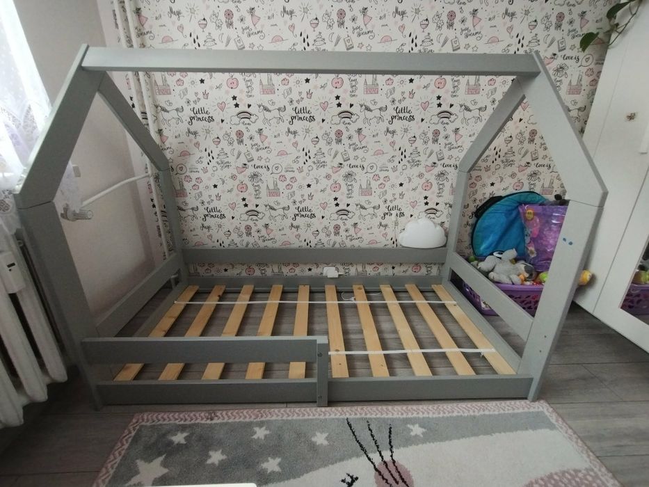 Łóżeczko dziecięce drewniane domek