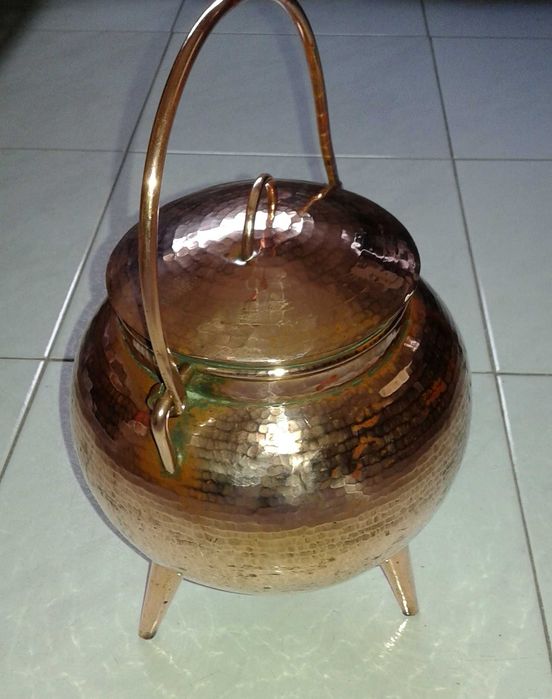 Belíssima Panela de cobre com tampa, bastante antiga, sem uso, 23x20cm