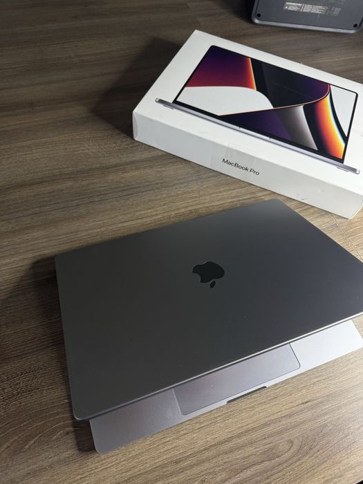 Продам MacBook Pro 16" M1 Pro 16/ 512GB