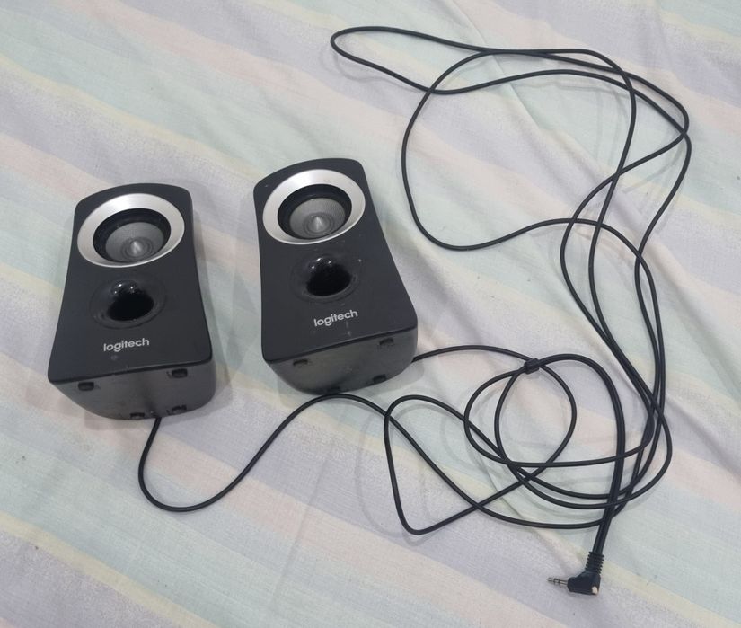 Colunas Pequenas Longitech