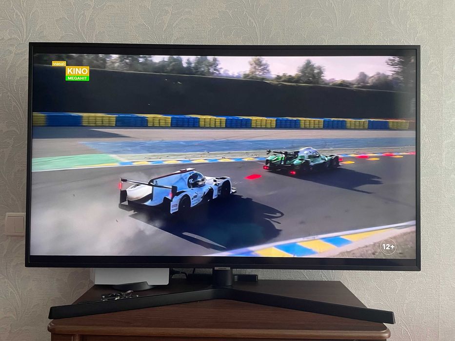 Телевізор Samsung UE50NU7402 UHD 4K Smart Серія 7
