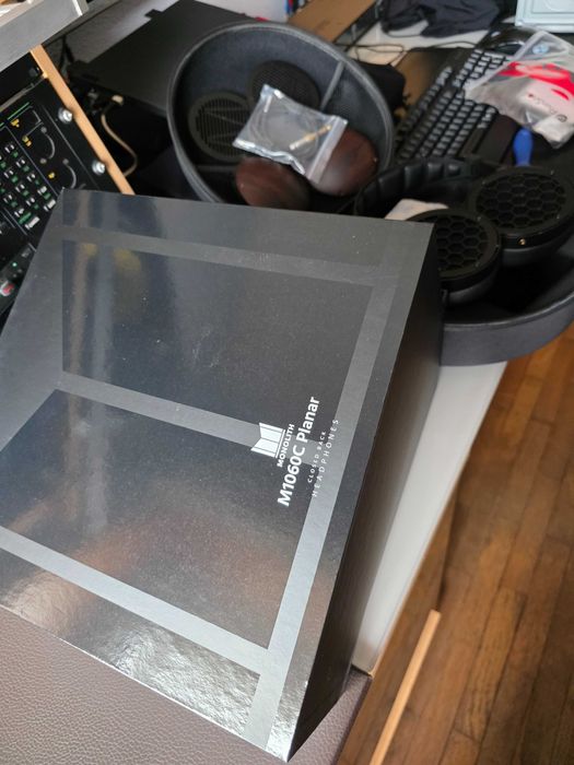 MONOLITH M1060C Planar Magnetic Closed Back headphones