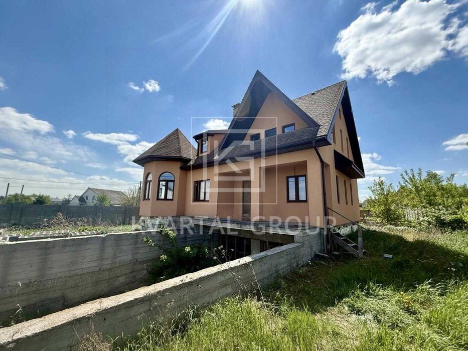Продаж просторого будинку 180 м² з гаражем та укриттям !
