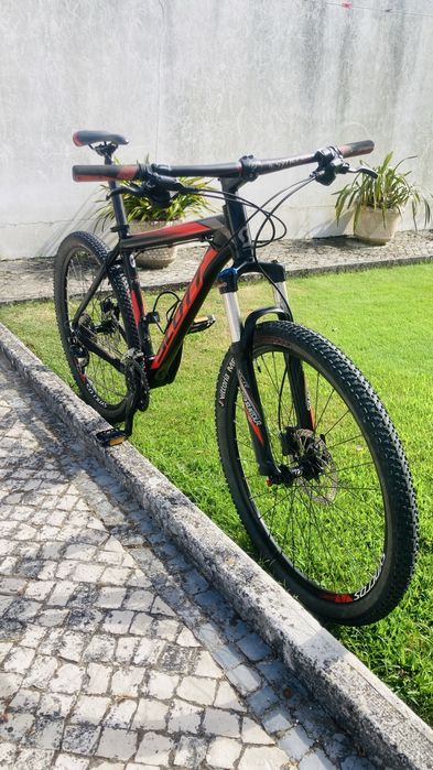 Bicicleta SCOTT Scale 770
