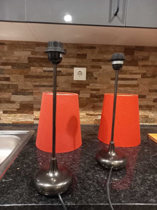 Candeeiros  de mesa de cabeceiras vermelhos