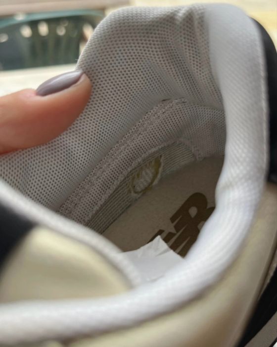 New Balance 574 (brancos e dourados)