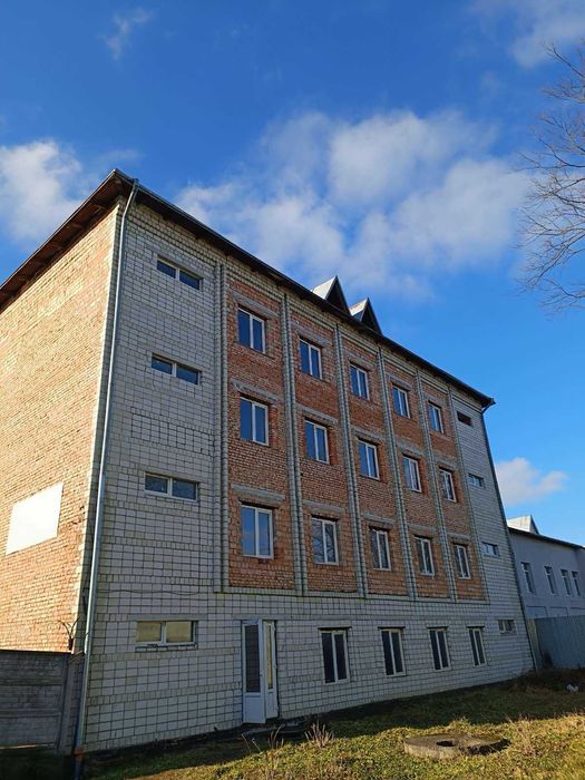 Продаж великої комерційної будівлі + земля приватизована, м. Дрогобич!