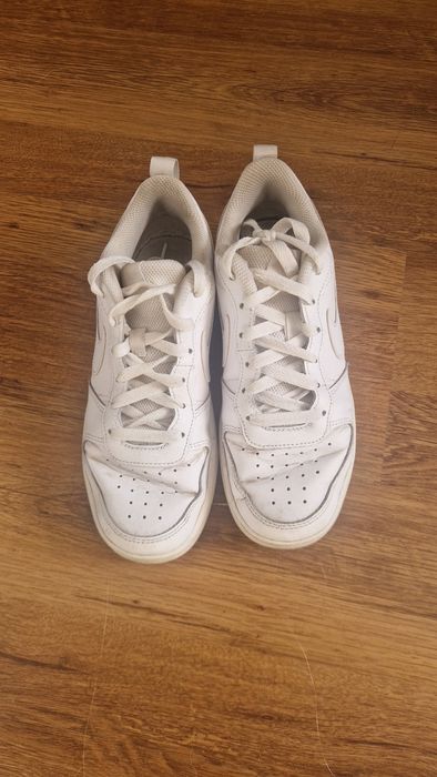 Białe uzywane buty nike