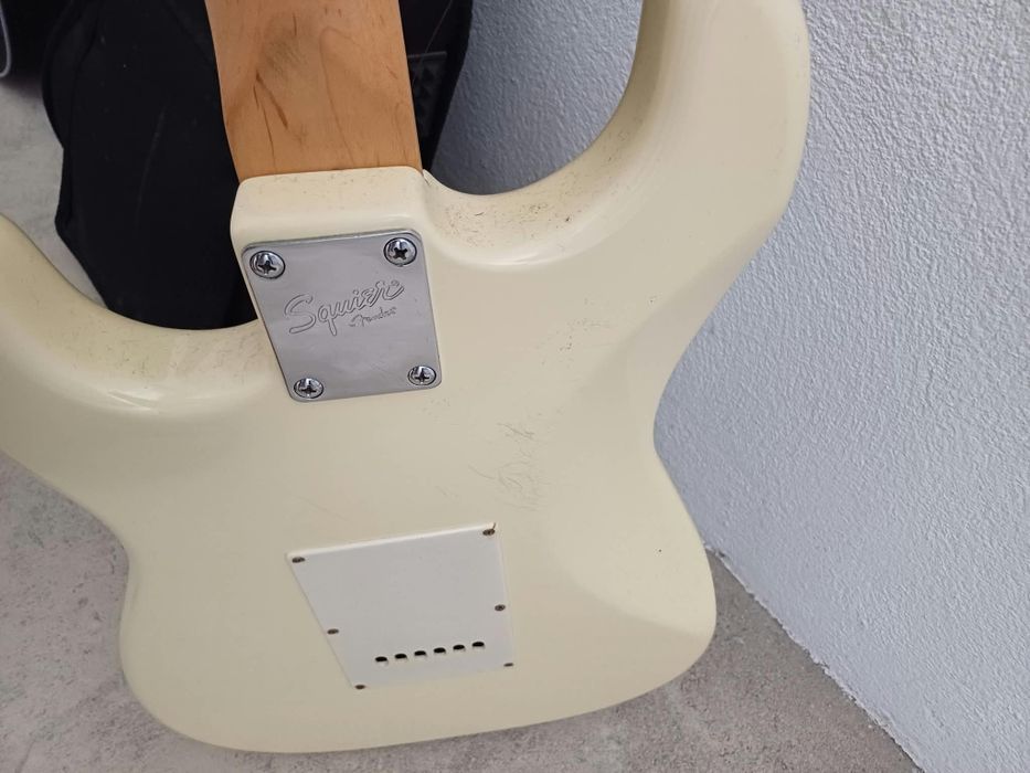 Guitarra Elétrica Squier Stratocaster