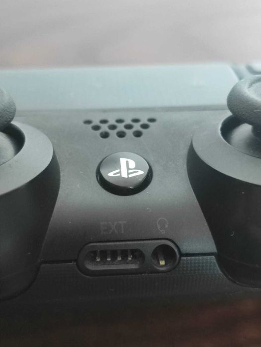 Original PS4 controller in excellent condition.64171726482563121