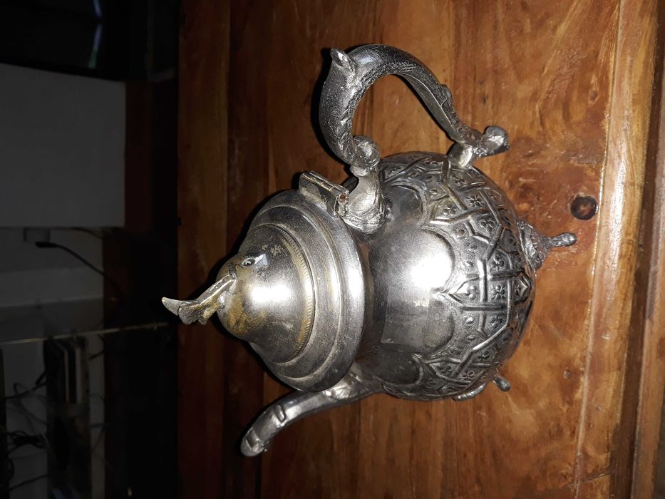 Ancient Arabic Tea Pot426133815674152961