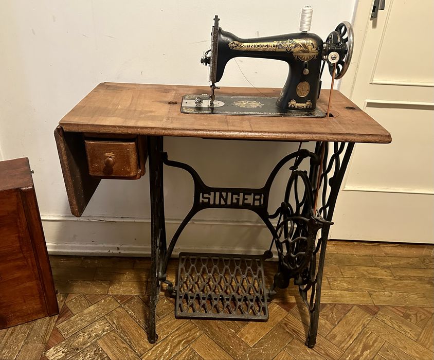Máquina de costura Singer antiga