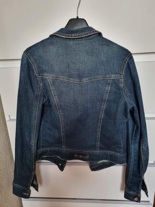 Jeansowa kurtka w rozmiarze S firmy Bershka