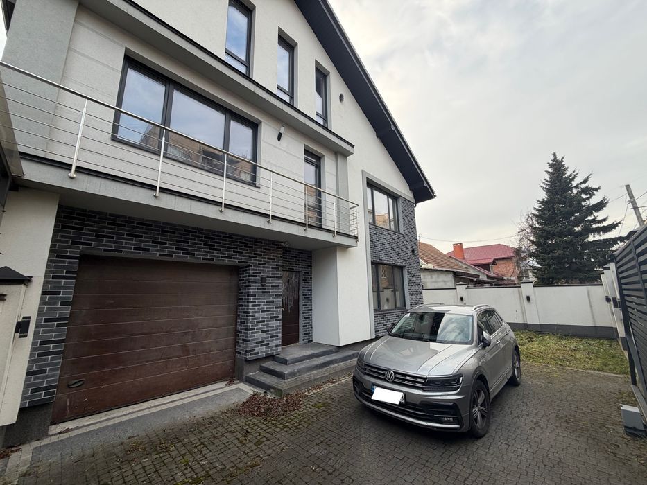 Продаж котеджу (дуплекс) 244 м2  вул. Каховська 2 пов. та мансарда