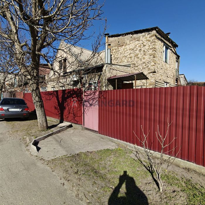 Продаж фасадної частини дома по вул Менделеєва, 3