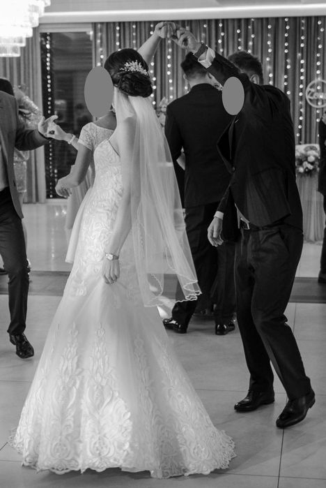 Elegancka suknia ślubna w rozmiarze 36