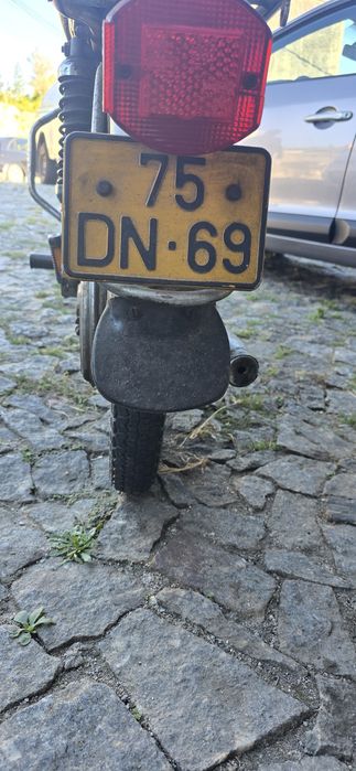 Mota Famel 111, e Motociclo CZ, 170cc, com documentos as duas