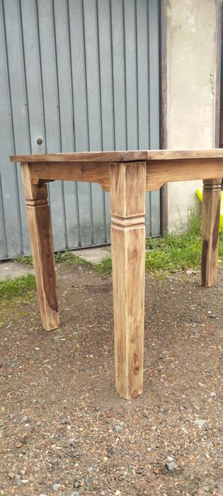 Stół z drewna egzotycznego. 3 sztuki