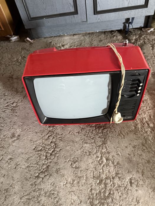 Zabytkowy Telewizor Junost 402 CRT / PRL