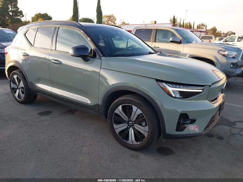 Volvo XC 40 2023 VOLVO XC40 / ELEKTRYK / ZEROWA AKCYZA / Niski przebieg / 4x4